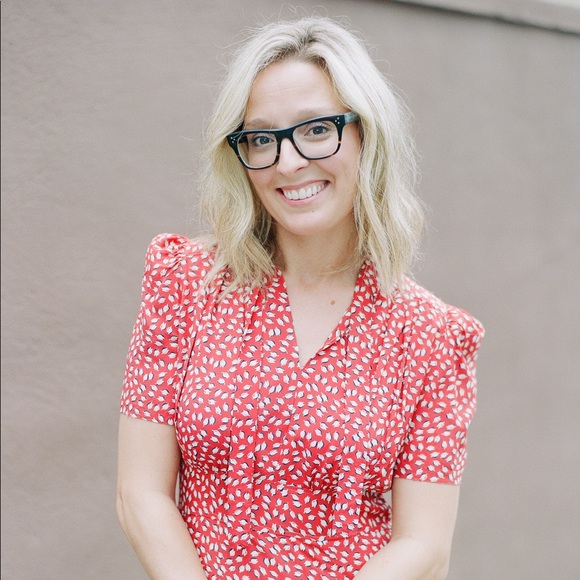 Meet your Posher, Classically Curated - Picture 6 of 7